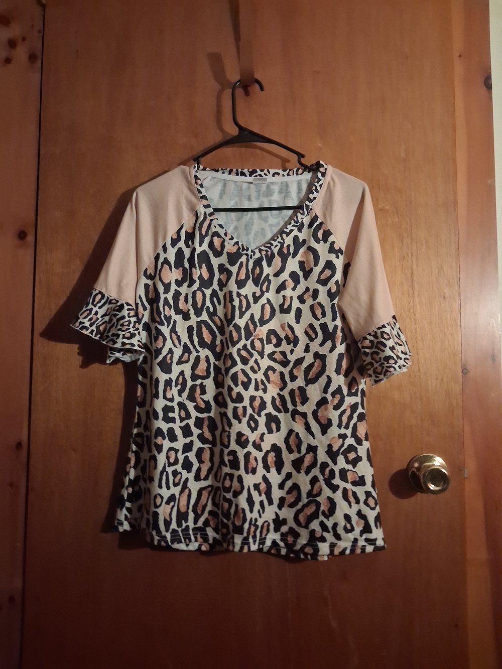 Leopard Print V-Neck Raglan Sleeve Top - Beige/Black NWOT